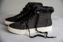 Load image into Gallery viewer, Templin Sneakers in Black
